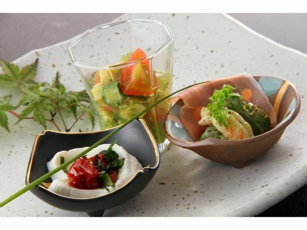 2. 前菜3種。自家製お野菜を使用。