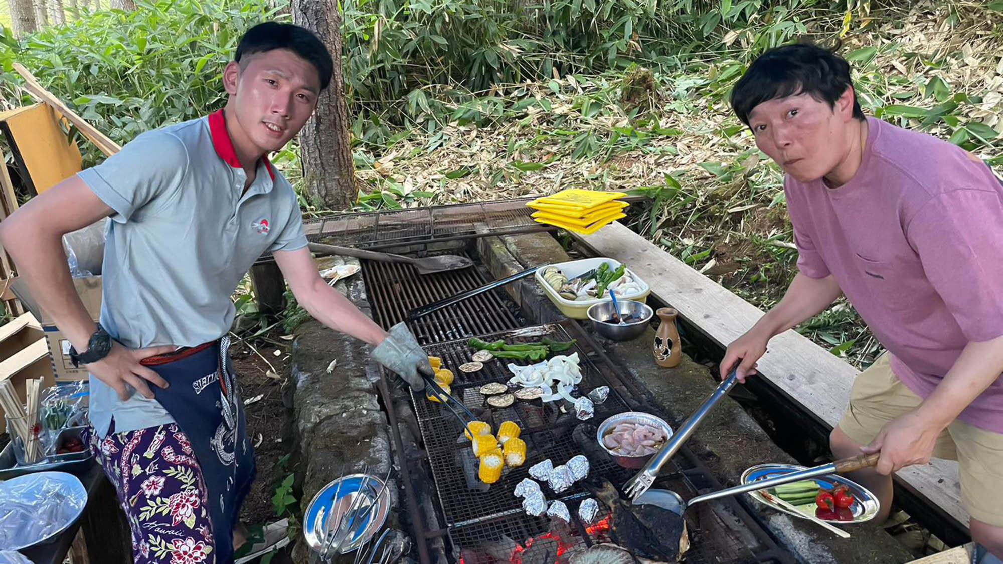 ・【BBQ】大きめのBBQコンロで一度にたくさん焼けます。炭で焼くとひと味違います！
