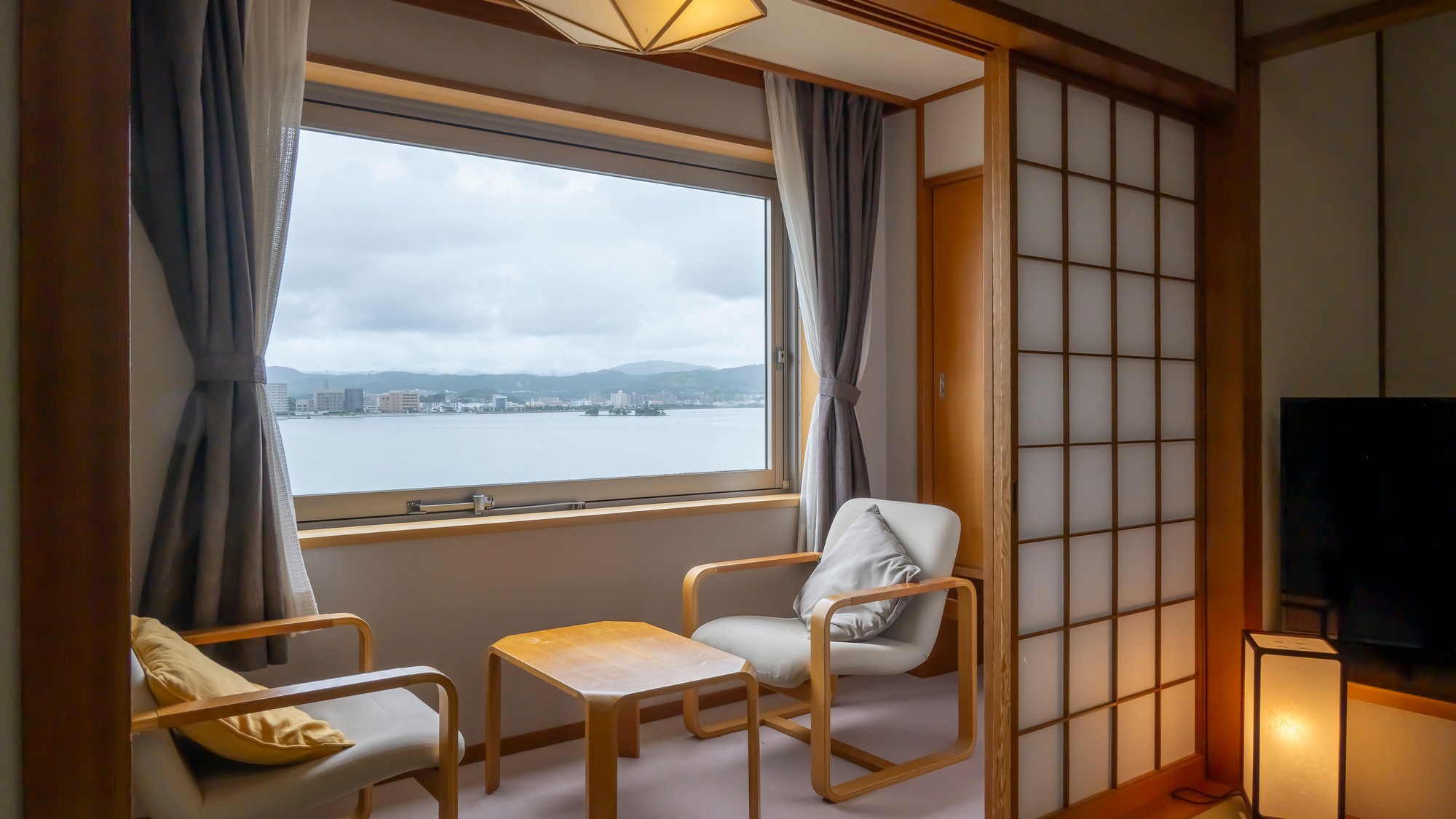 【しんじ湖側〇ゆったり和室10畳＋広縁】