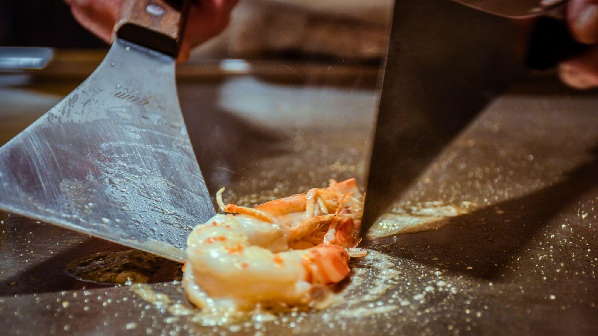 【鉄板焼レストラン葵】ライブ感あふれるカウンター席で味わう至福のディナーコース