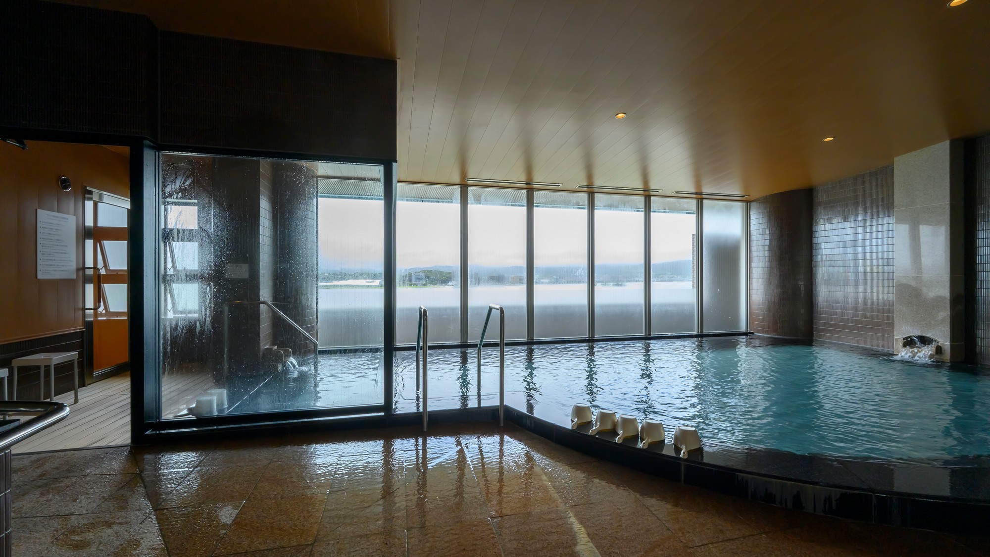 最上階にある温泉展望大浴場