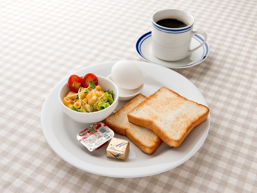 朝食（トースト・サラダ）