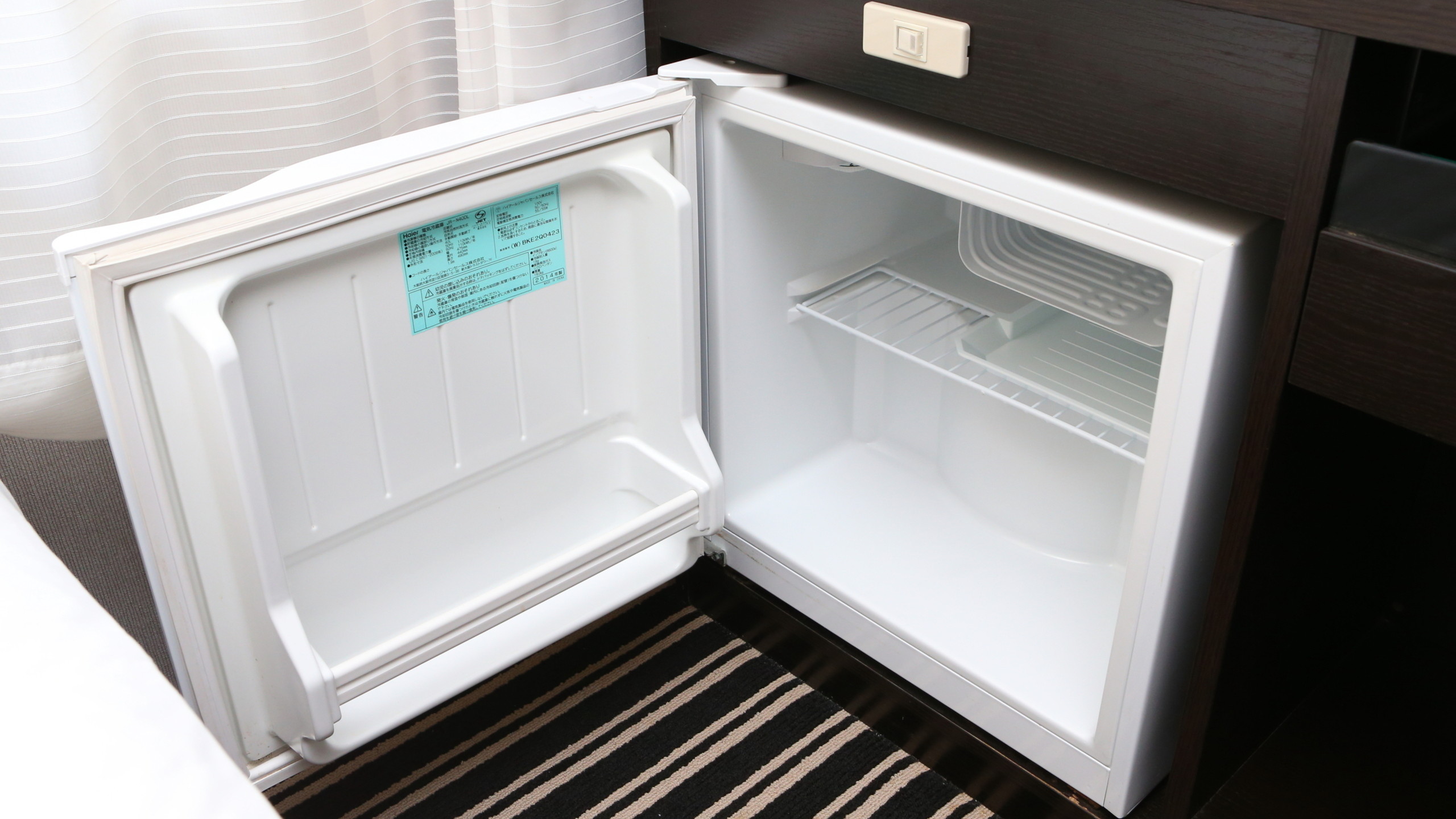 ＥＣＯの観点からOFFの状態になっています。冷蔵庫内の調節つまみを操作いただき、ご利用いただいており