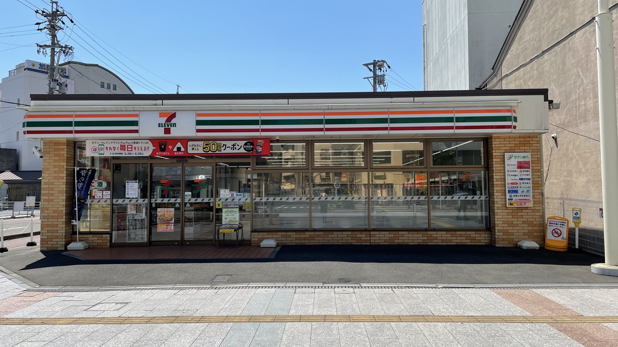 ホテルすぐ前セブンイレブン