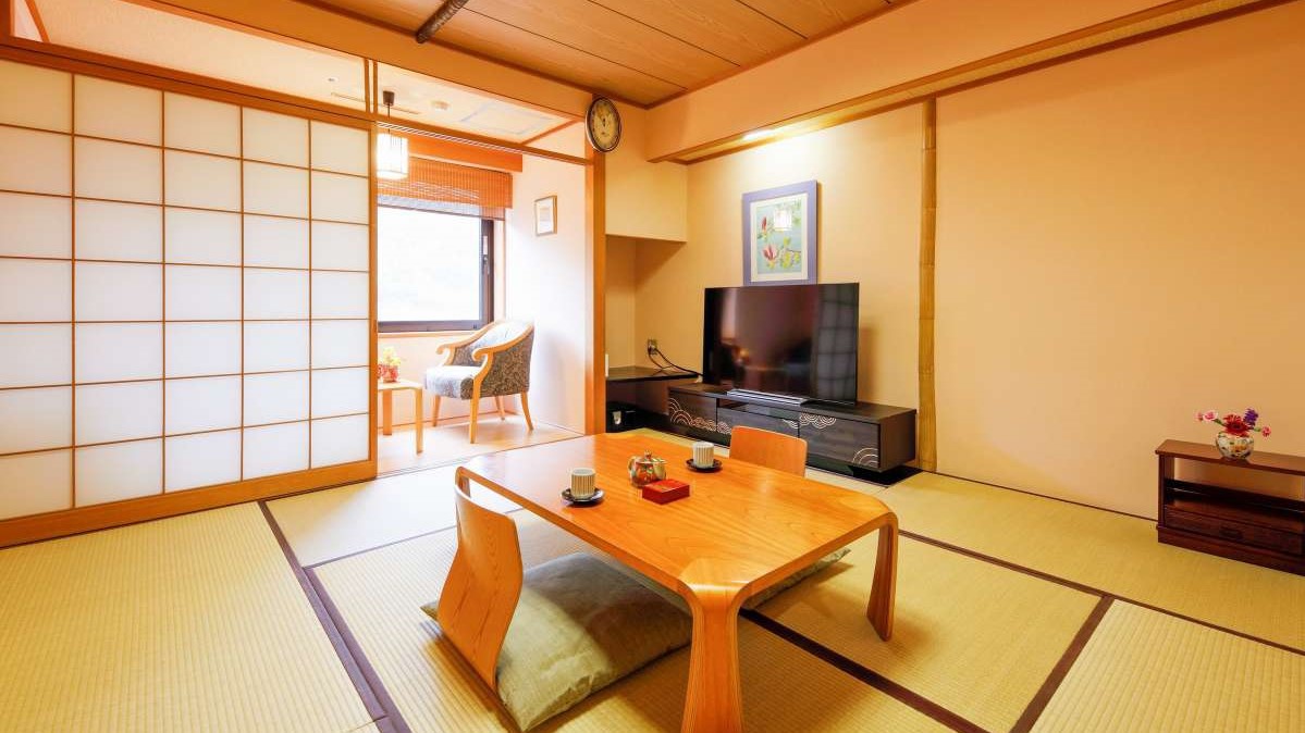 【和室】客室一例江戸間8畳のお部屋でごゆっくりお寛ぎくださいませ。