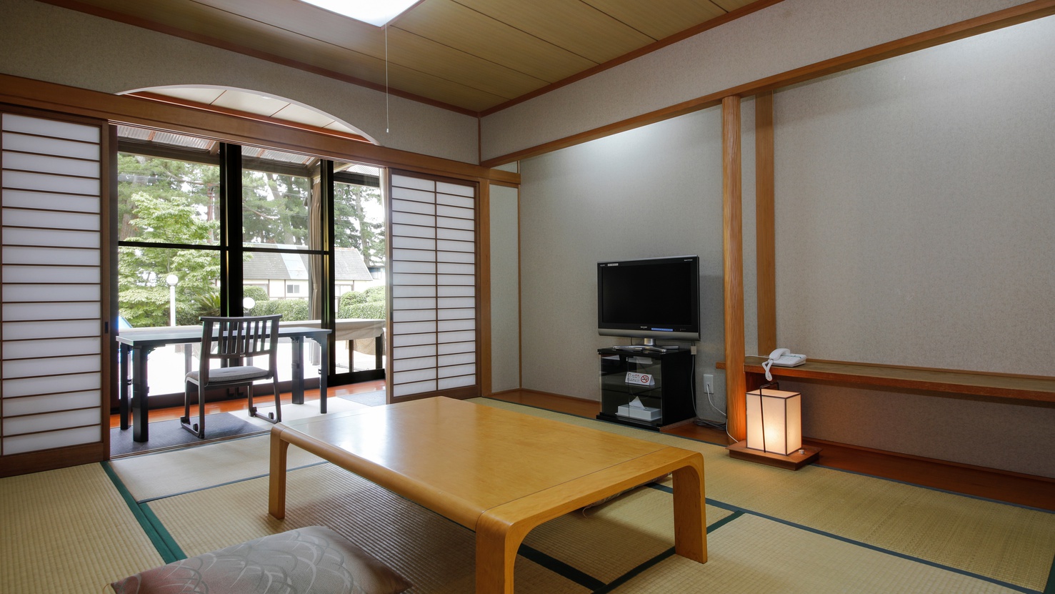 ゲストハウス加茂川客室 和室12畳