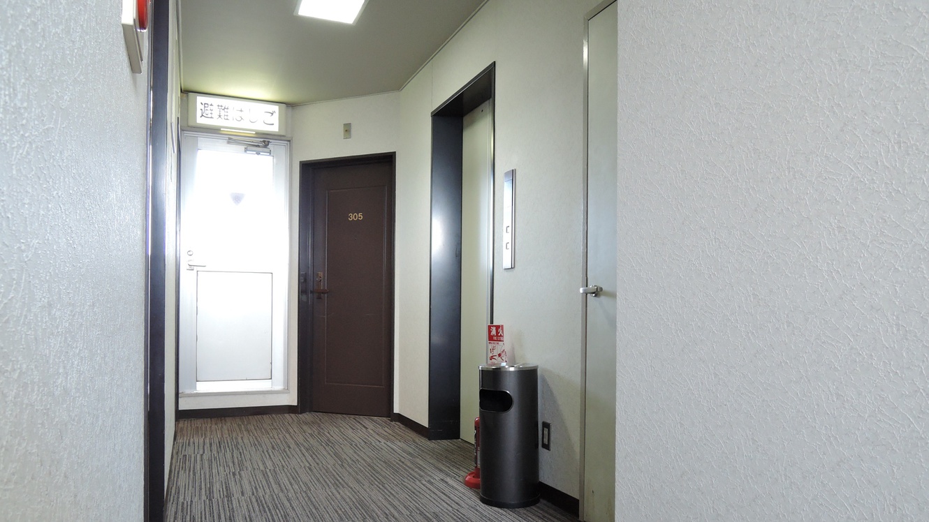 *【館内一例】エレベータ前