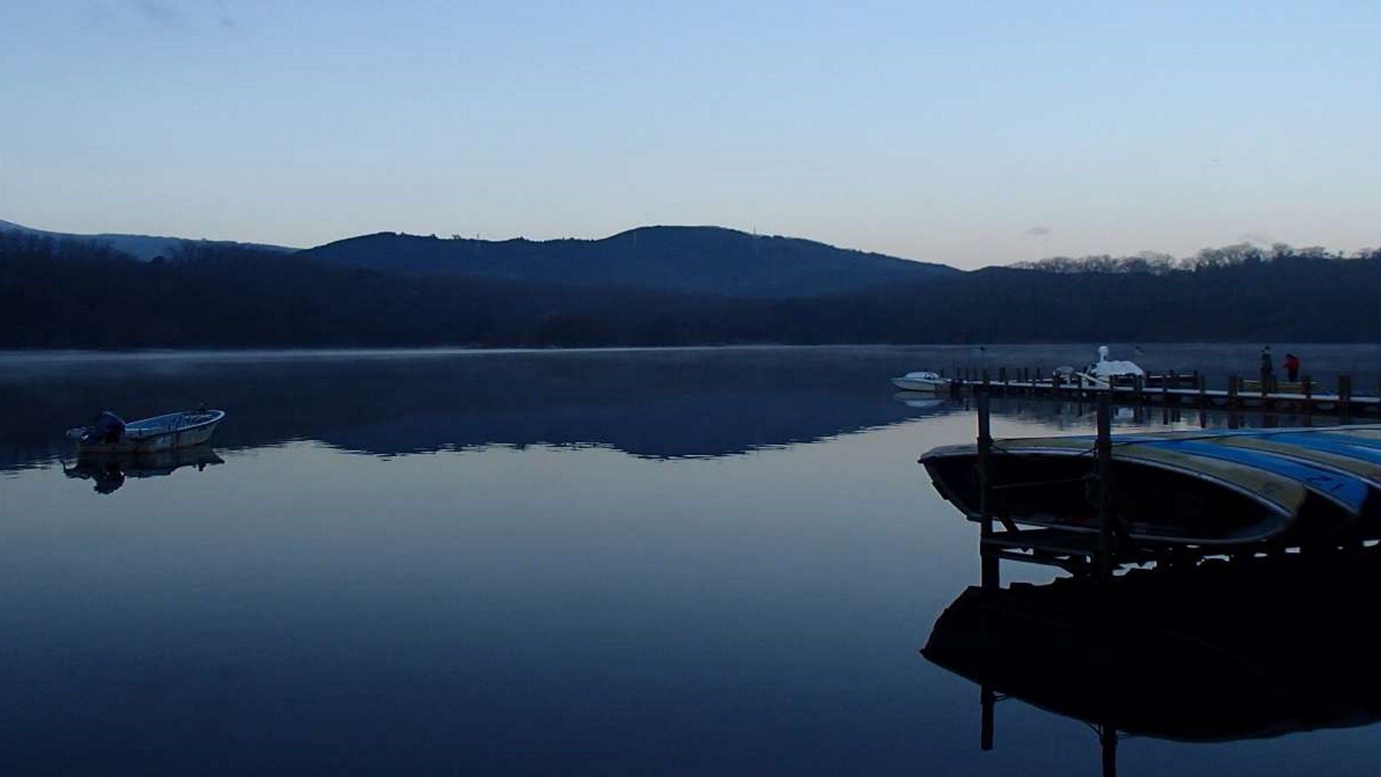 朝早く目が覚めたら、一碧湖畔をお散歩してみませんか？