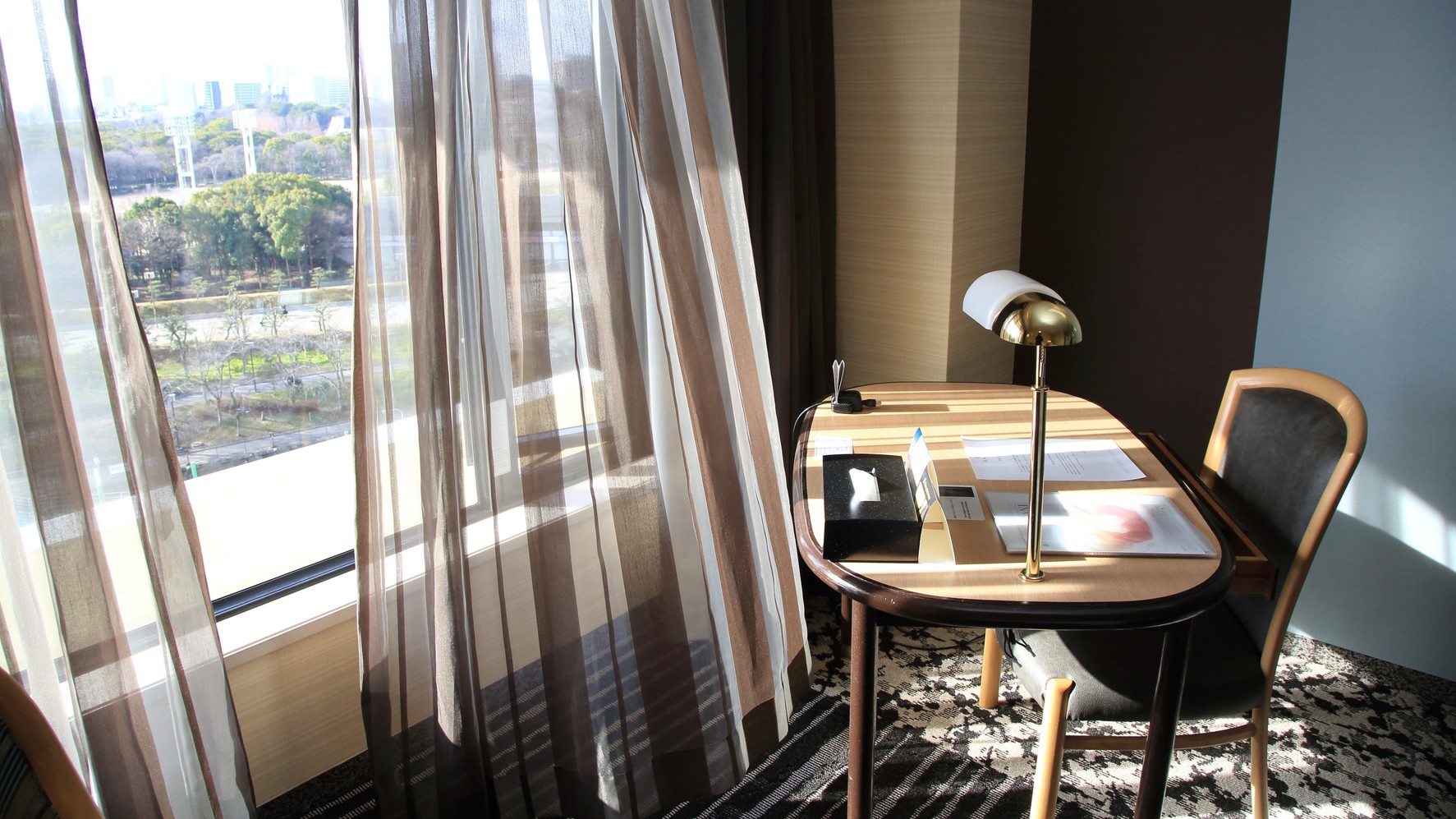 ライティングデスク（イメージ）