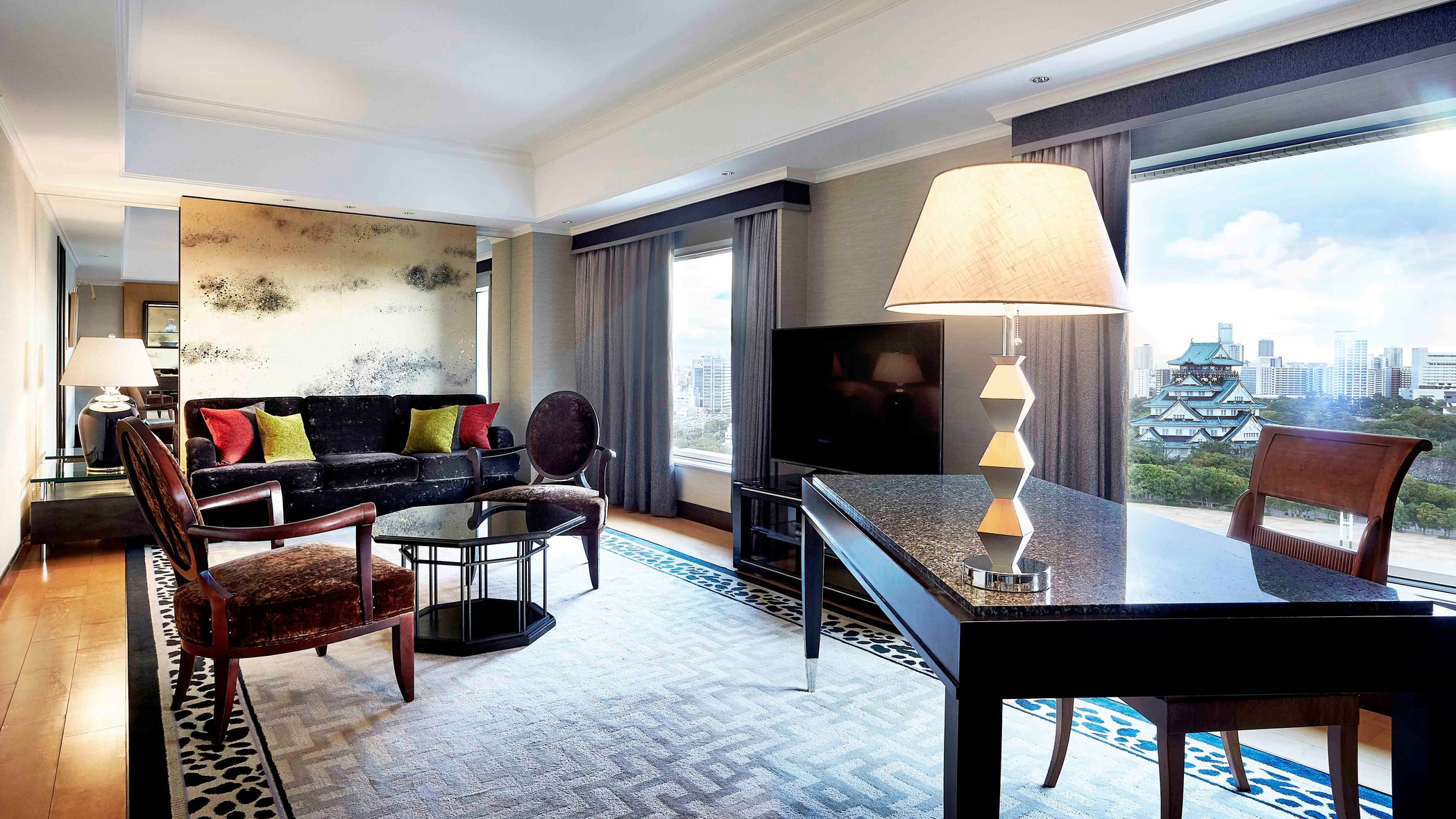 スーペリアスイート（77㎡、キャッスルビュー）