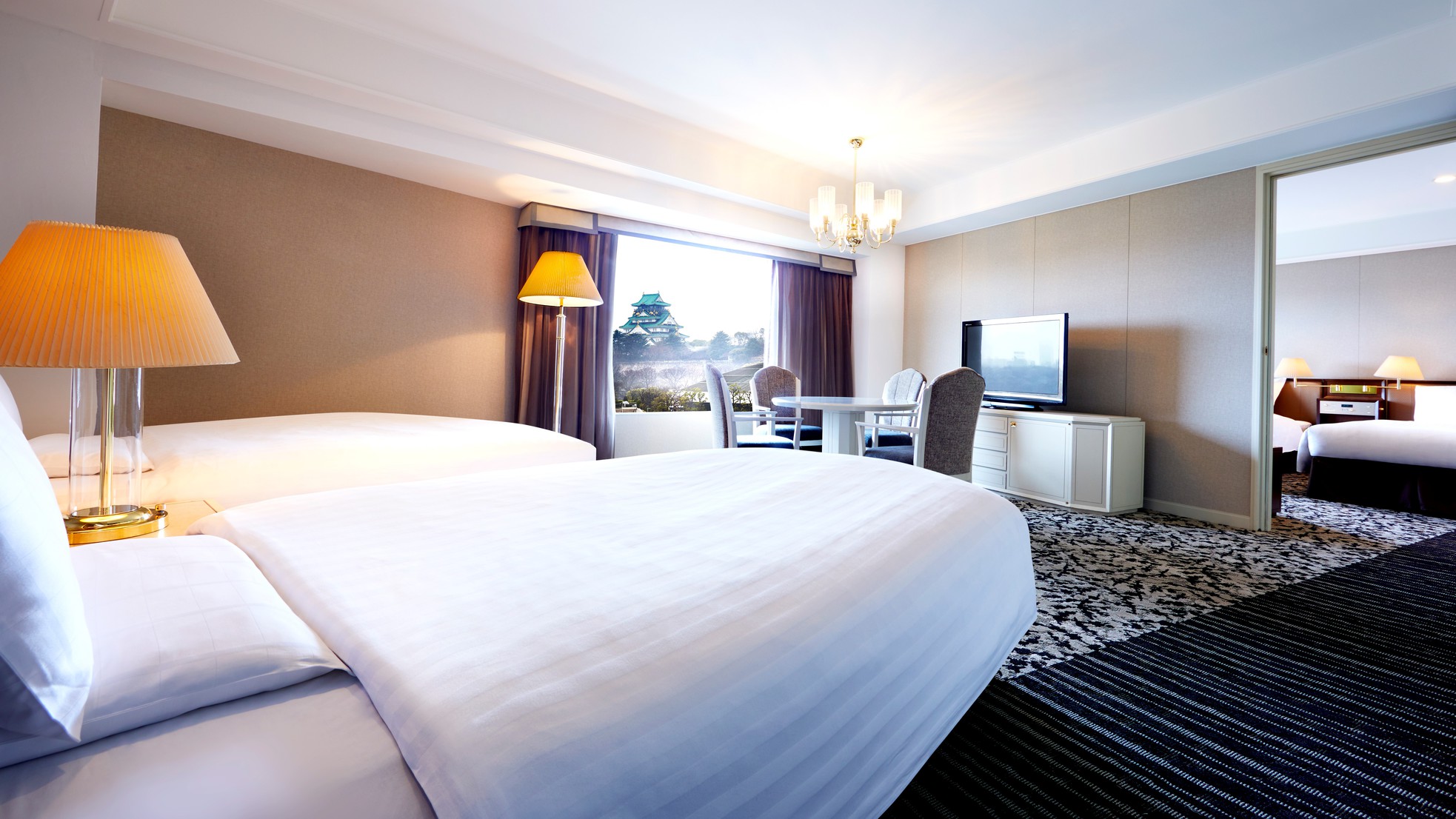 ファミリースイート（70㎡、キャッスルビュー）