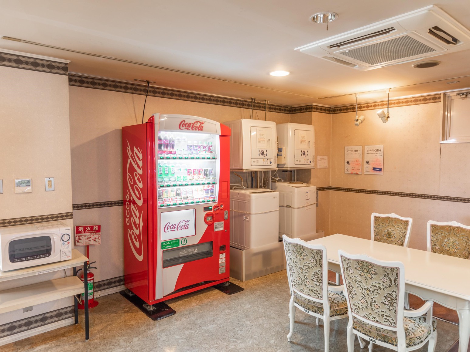２F自動販売機・電子レンジ