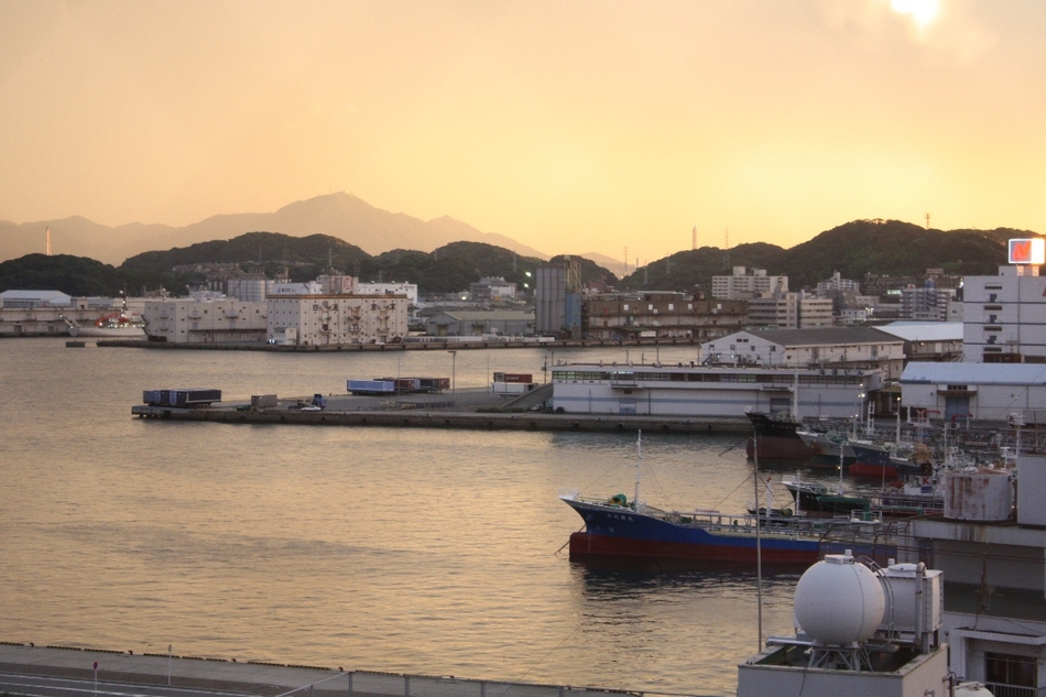 ホテル正面の港