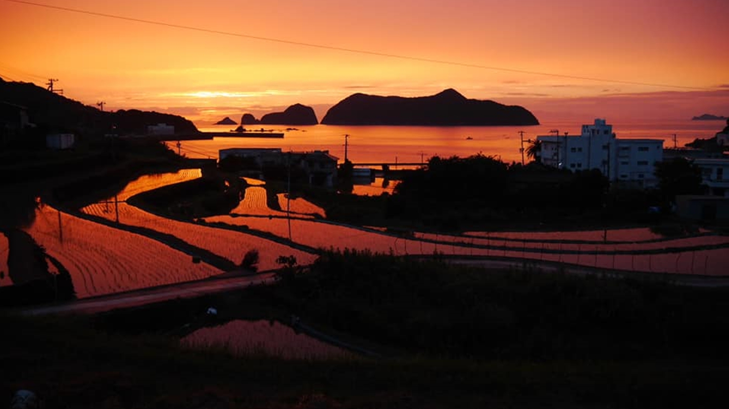 *由良の海岸に沈む夕日