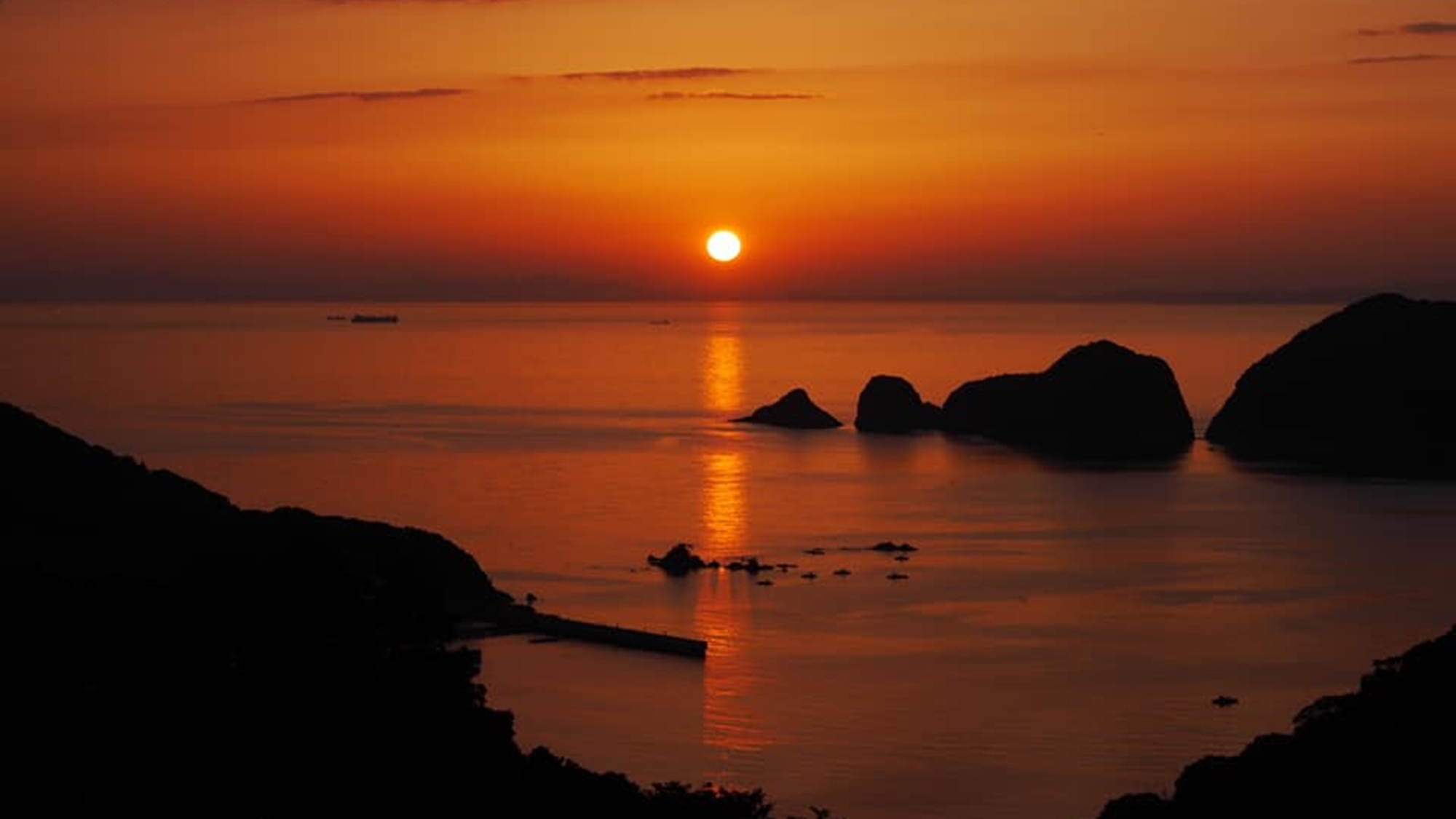 *由良の海岸に沈む夕日