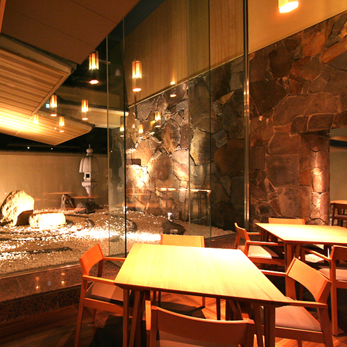 Dining&Bar遊亀落ち着いた雰囲気の中で、優雅なひと時をお過ごしください。
