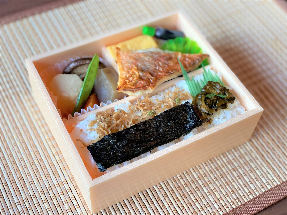 和食朝食弁当海苔赤魚（紙パックお茶付き）