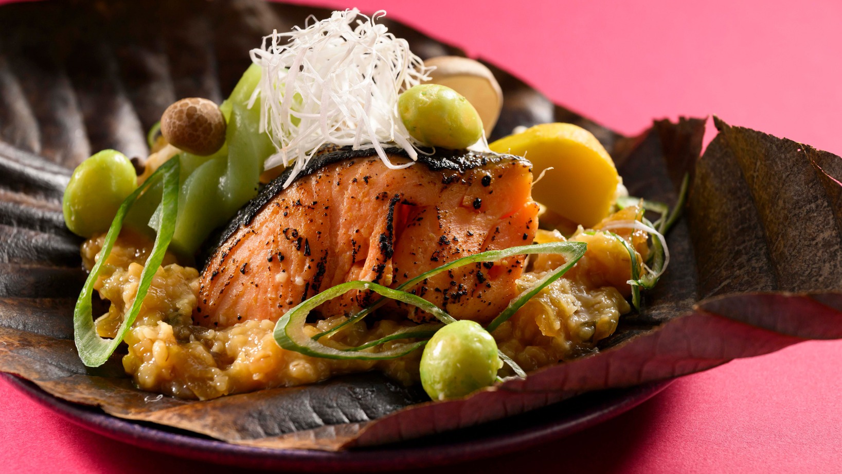 ＜夕食ビュッフェ＞サーモンと秋の味覚朴葉焼き（秋季限定）