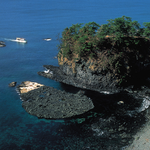 【巌門】能登金剛と呼ばれる能登半島を代表する景勝地※お車で約30分