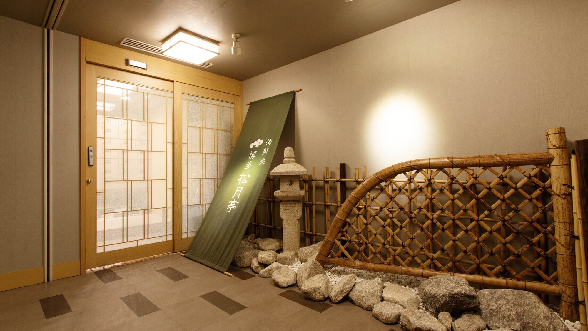 松月亭博多本店入口前(ホテル2階)ホテル館内エレベーター側