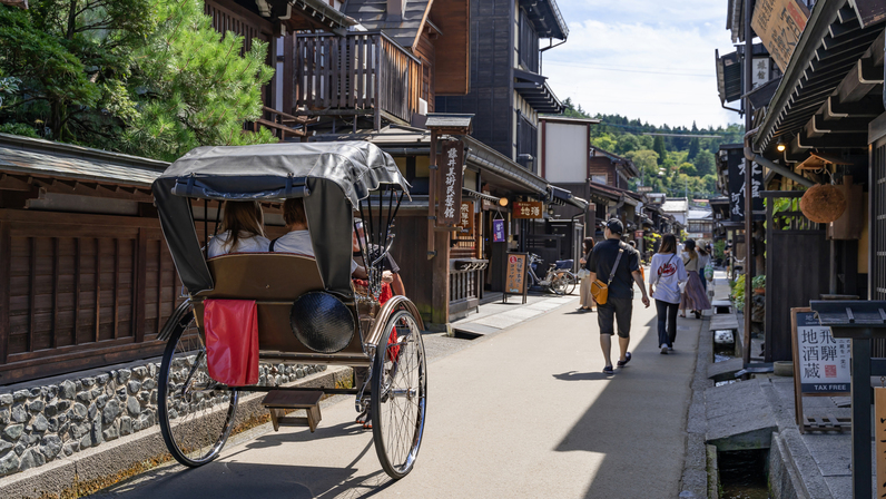 飛騨の小京都、飛騨高山。ご当地グルメや美しい景観は観光におすすめ。