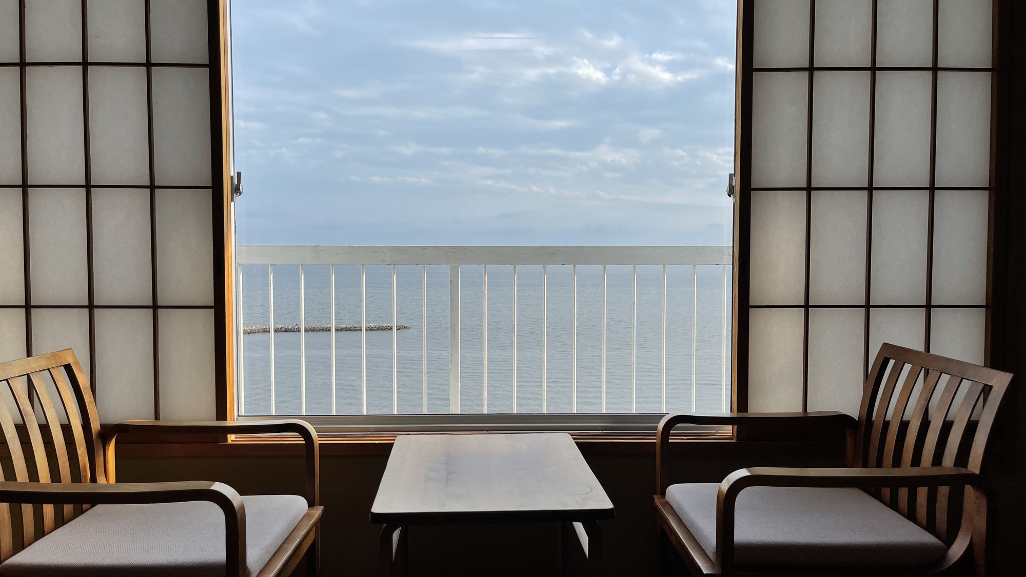 【本館】海を眺める寛ぎ和室客室からの海の眺め