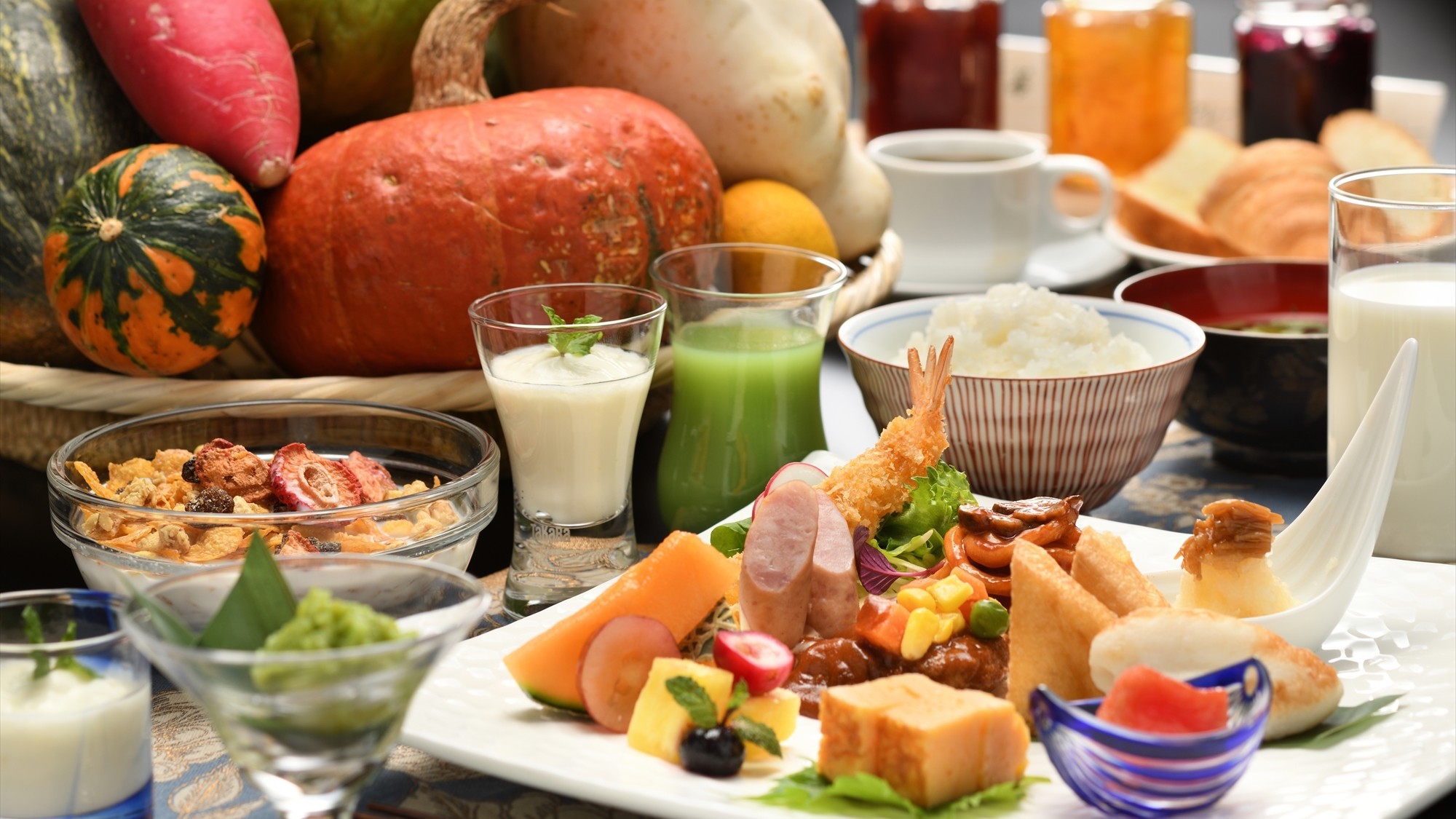 【ご朝食】地元名物もそろう健康的な朝食で元気な１日をスタート！