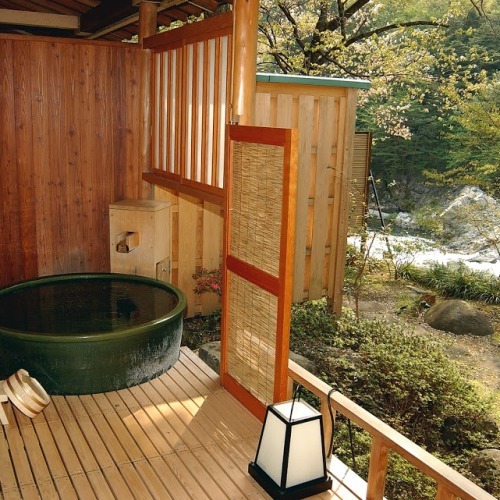 山・川が一気に楽しめる客室露天風呂