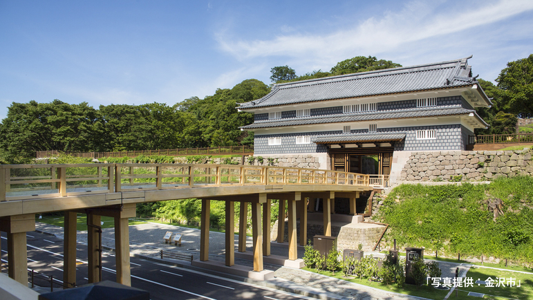 鼠多門（金沢城公園）ホテルより徒歩10分