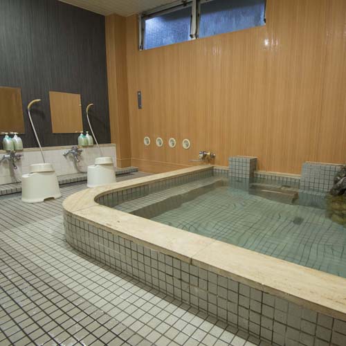 【大浴場】天然の光明石を使用した人工温泉。やわらか湯ざわりとポカポカ感をお楽しみください。