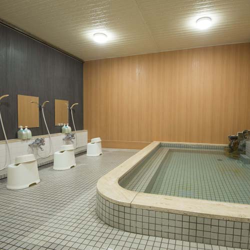 【大浴場】天然の光明石を使用した人工温泉。やわらか湯ざわりとポカポカ感をお楽しみください。