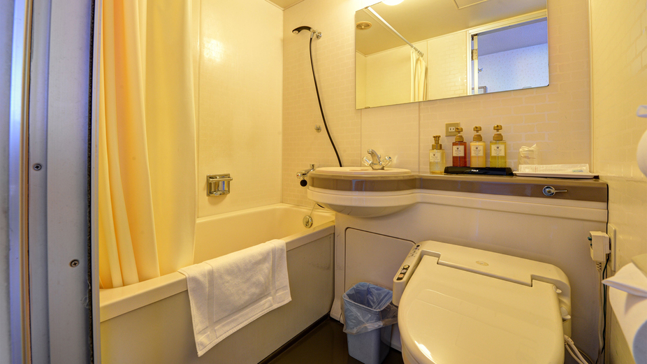 *客室一例【セミダブル】ユニットバスシャワートイレとなります。