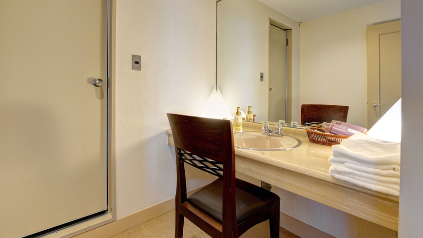 *客室一例【スペシャルツイン】こちらのお部屋は洗面所スペースがUBとは別にございます。