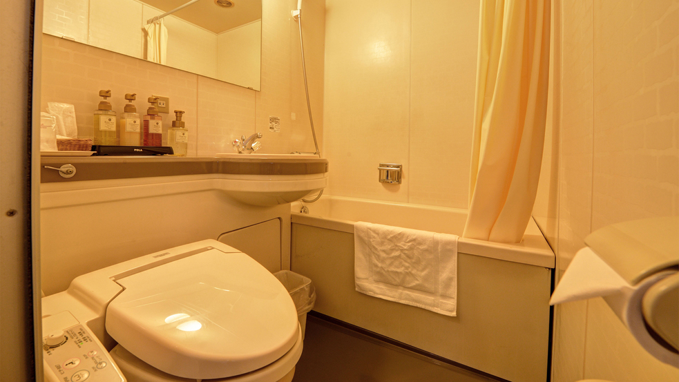 *客室一例【ツイン】ユニットバスシャワートイレ付です。UBの広さは3名定員と同じです。