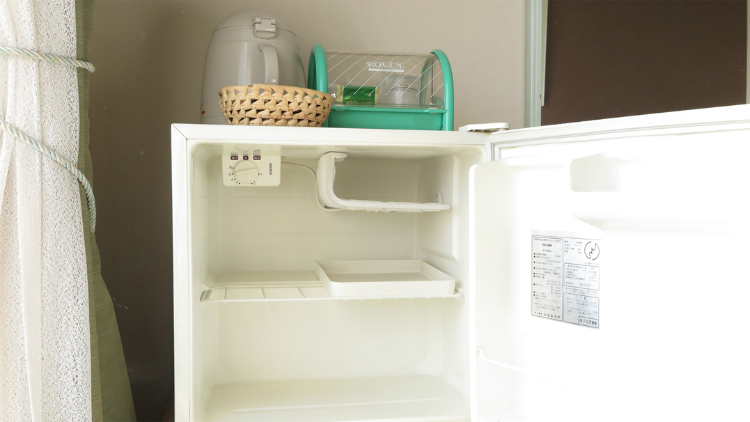 *冷蔵庫一例各お部屋には、空の冷蔵庫をご用意しております。