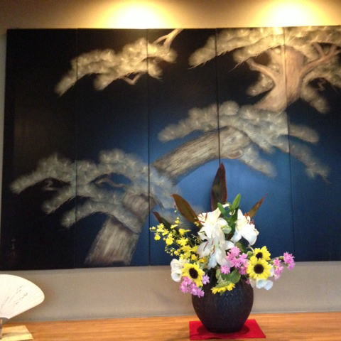 河和田塗りの屏風（松）玄関