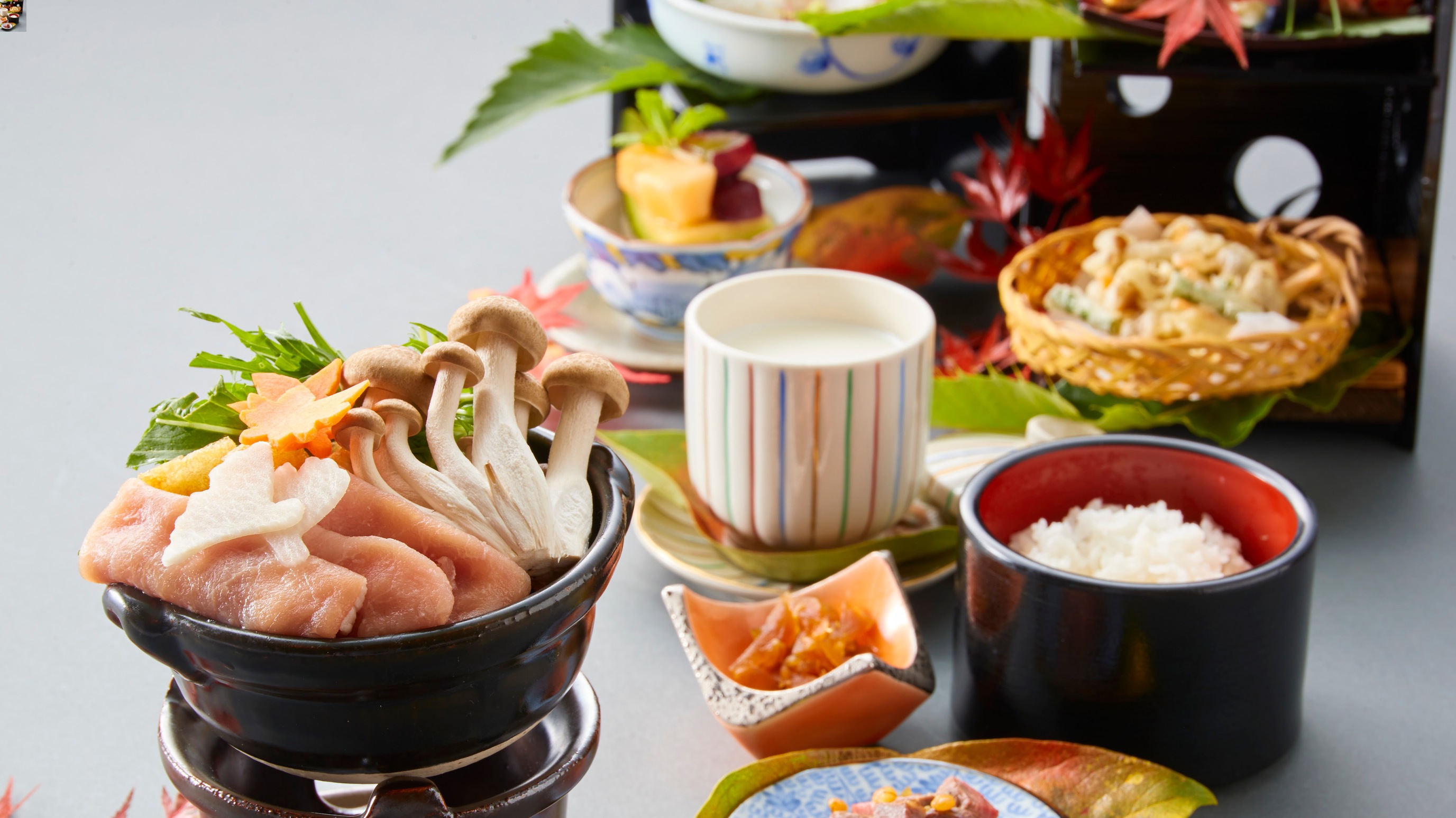 ≪旬の奈良食材をさまざまに≫日本料理かがりやの職人技を気軽に楽しむ宝箱御膳（夕・朝食付）