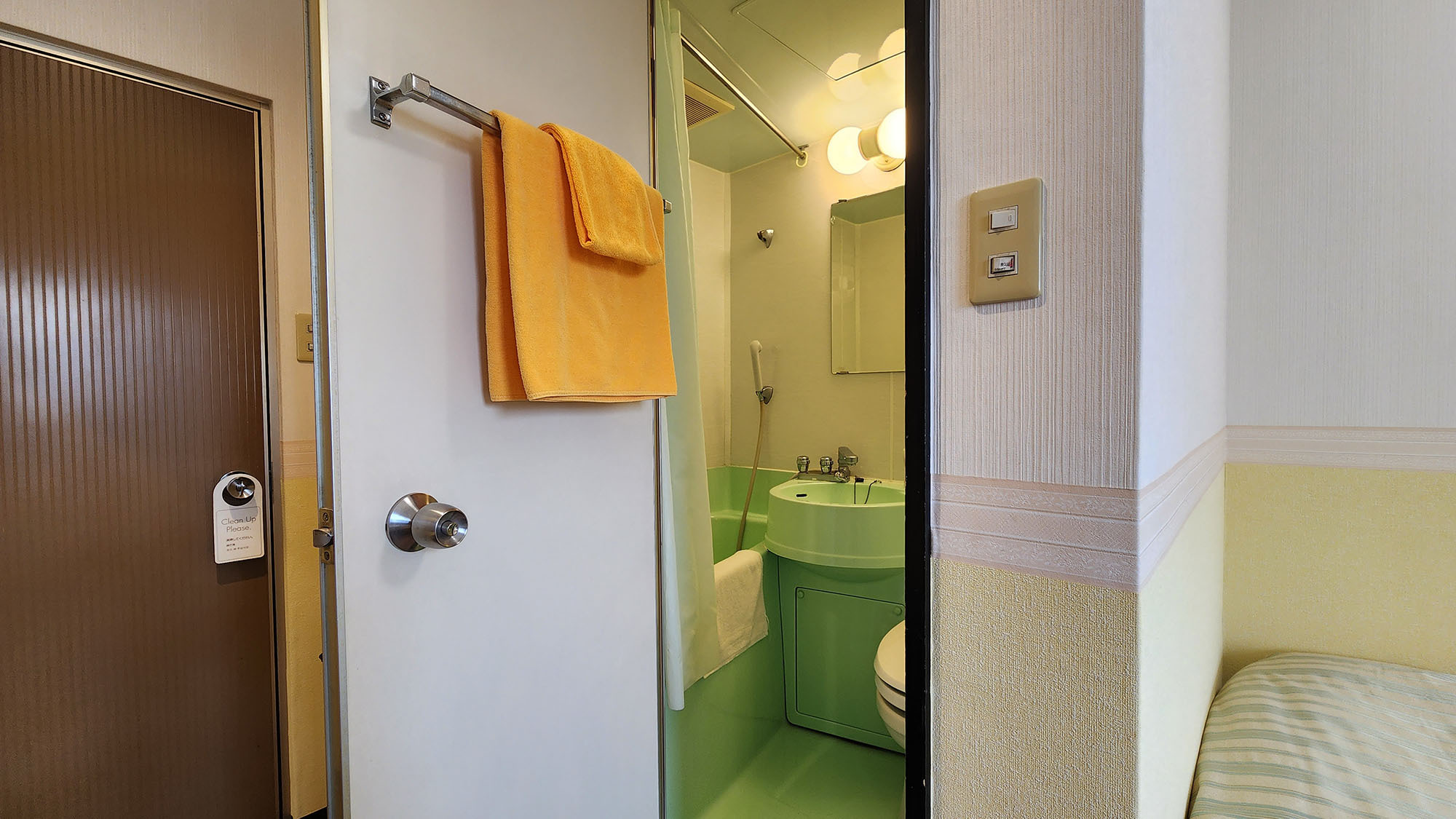 【客室】 シングルルームバス・トイレ付き