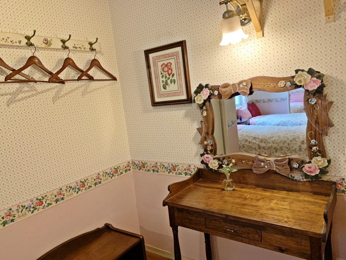 Room_204_ドレッサー