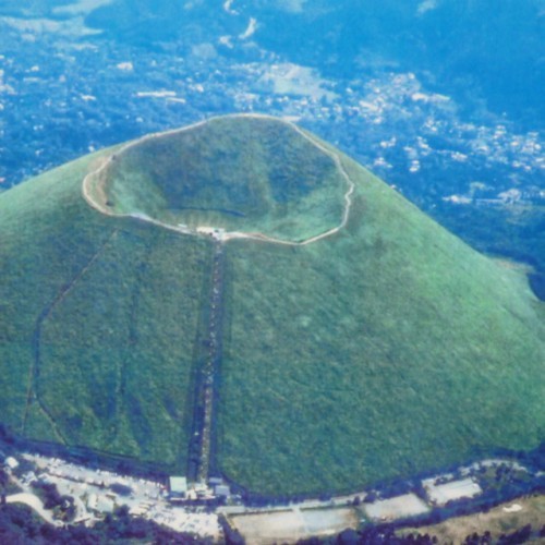 大室山：車で5分