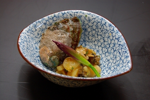 活けあわびと季節のご懐石の中の一品