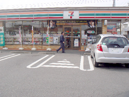 セブンイレブン（ホテルすぐそば）