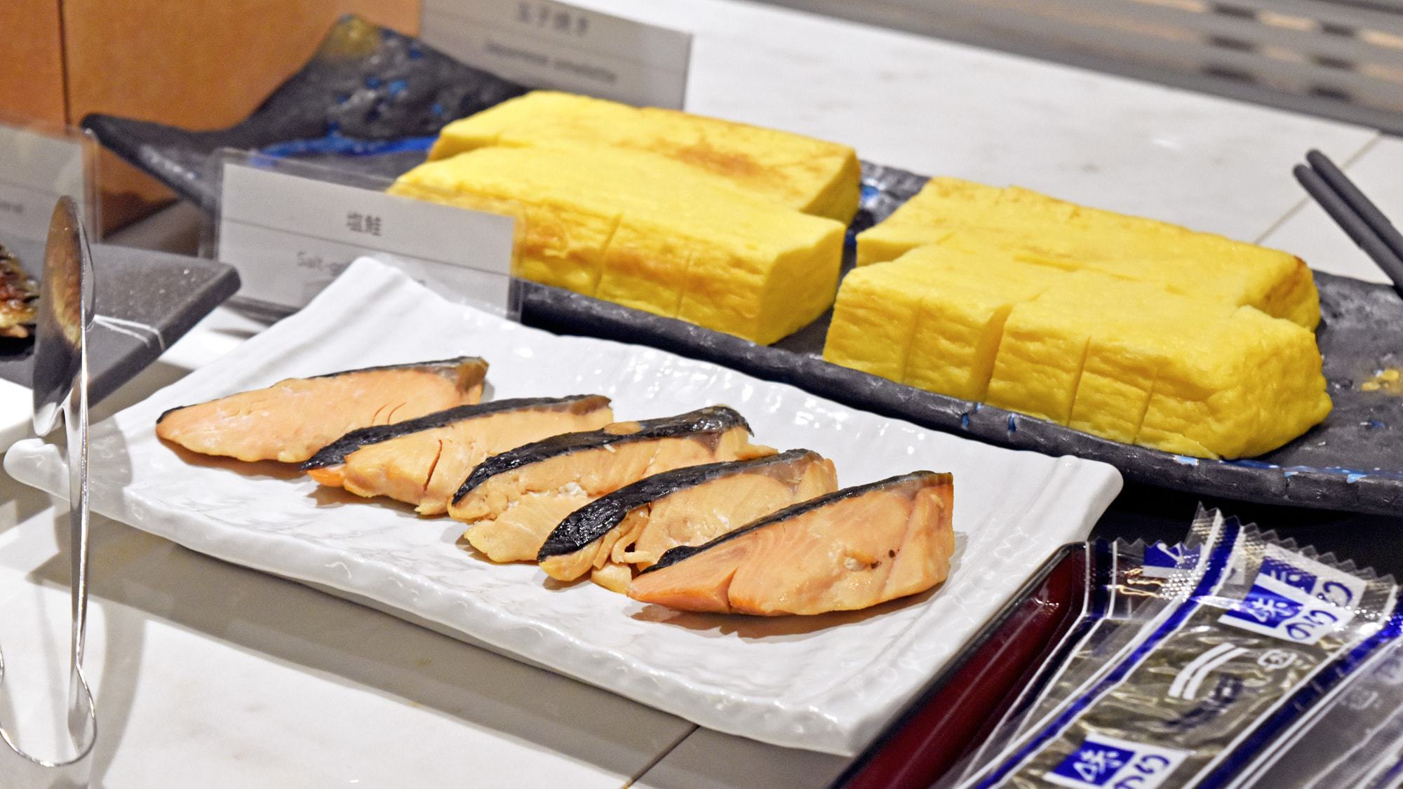 【朝食】焼き魚や卵焼きなど、体にやさしい和朝食