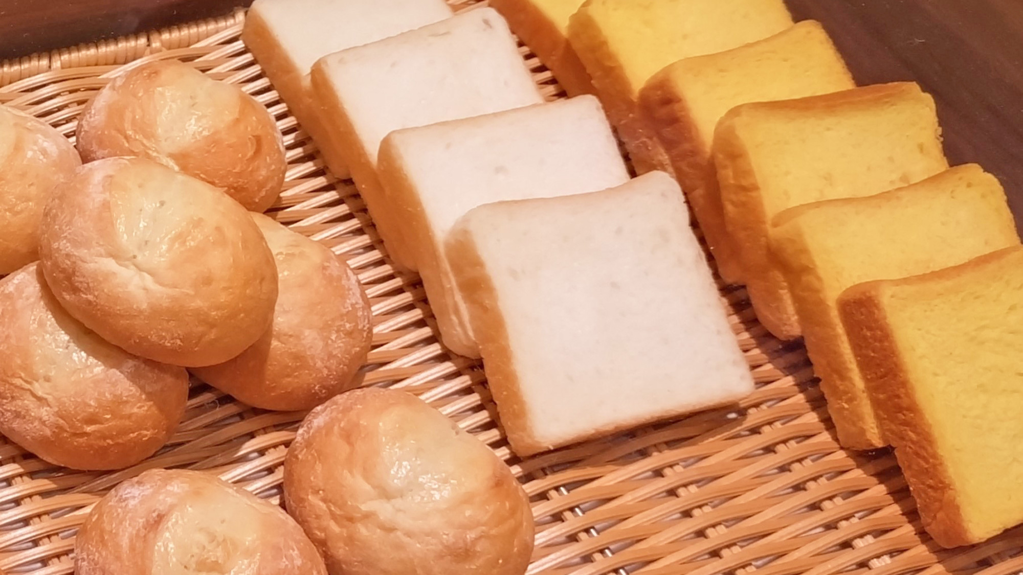 【朝食】国産小麦100％こだわり素材の天然酵母パン