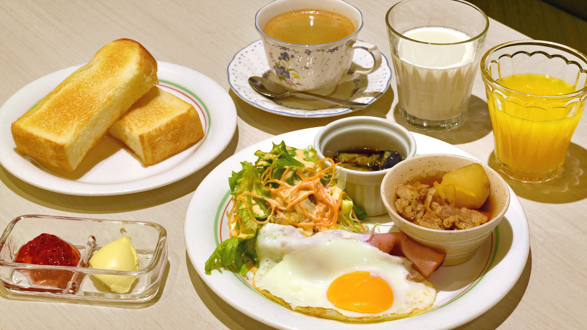 【朝食】トーストとハムエッグの洋朝食
