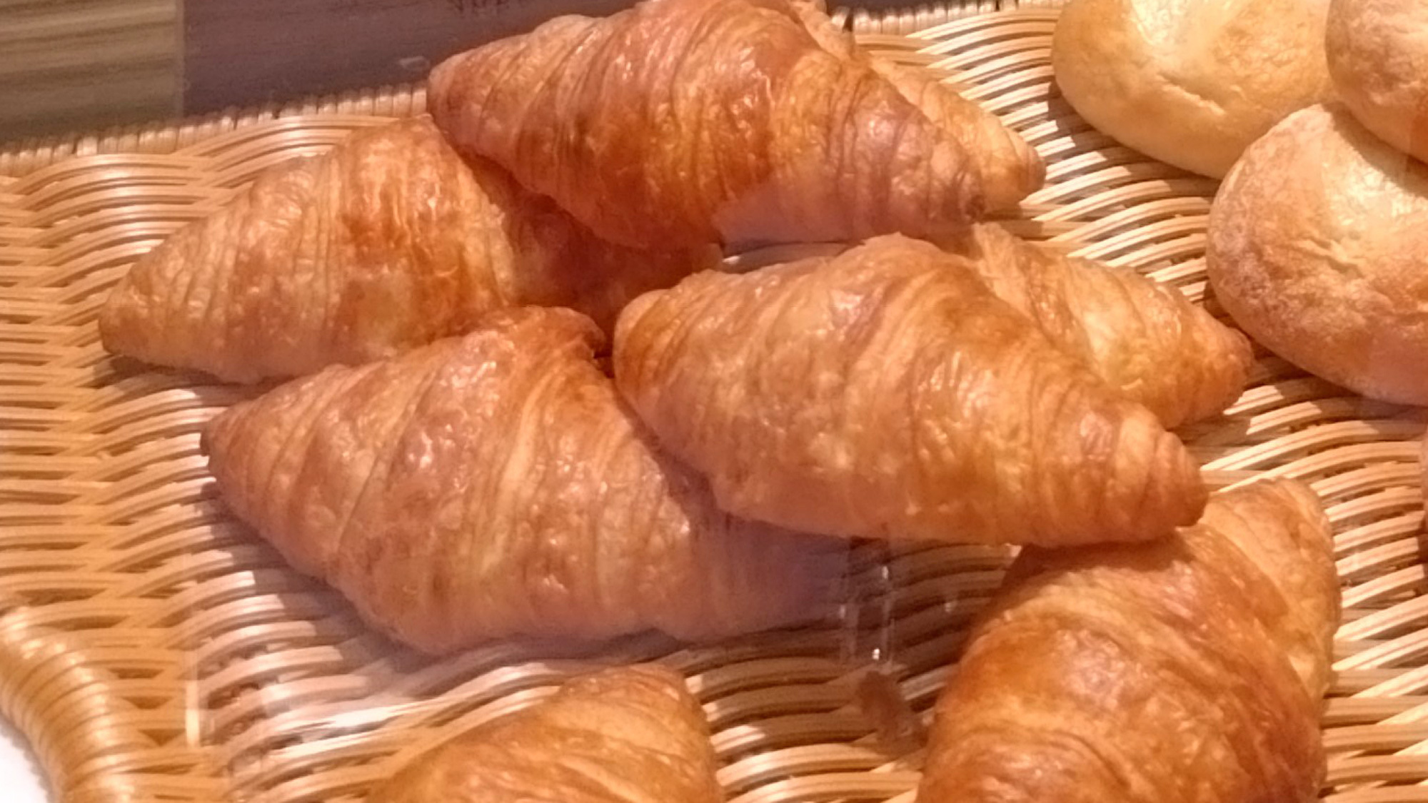 【朝食】フランス産最高級A.O.Pバターを使ったこだわりのクロワッサン