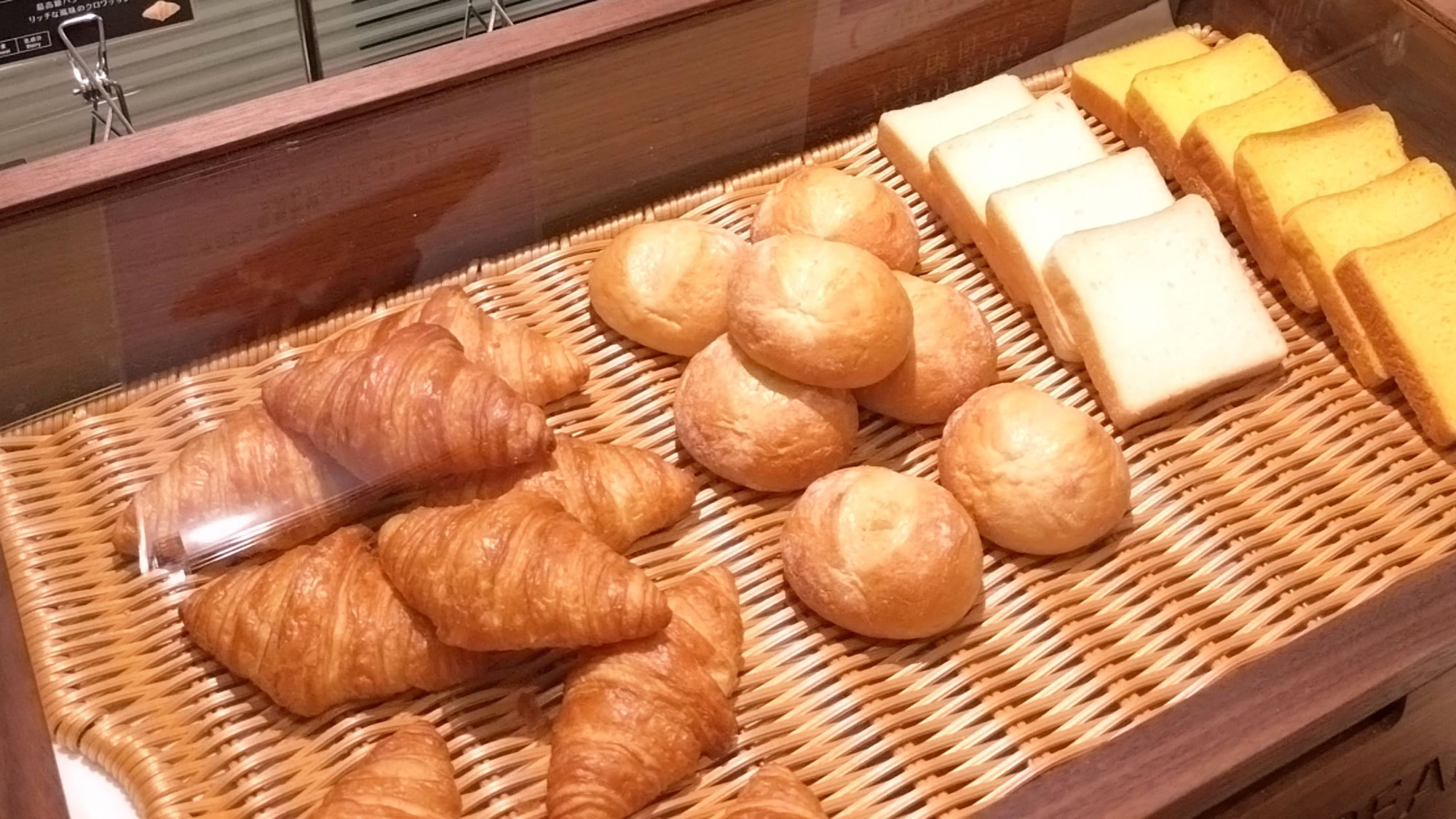 【朝食】素敵な1日の始まりに 当ホテル自慢の素材にこだわったパンをお楽しみください。