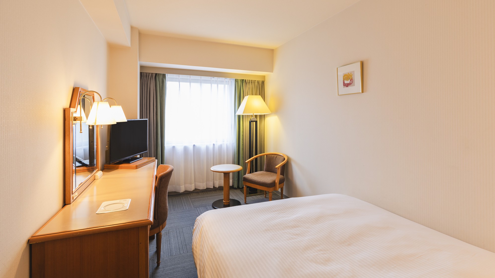 【コンフォートシングル】17m²;/ベッド幅140cm/Wi-Fi接続無料