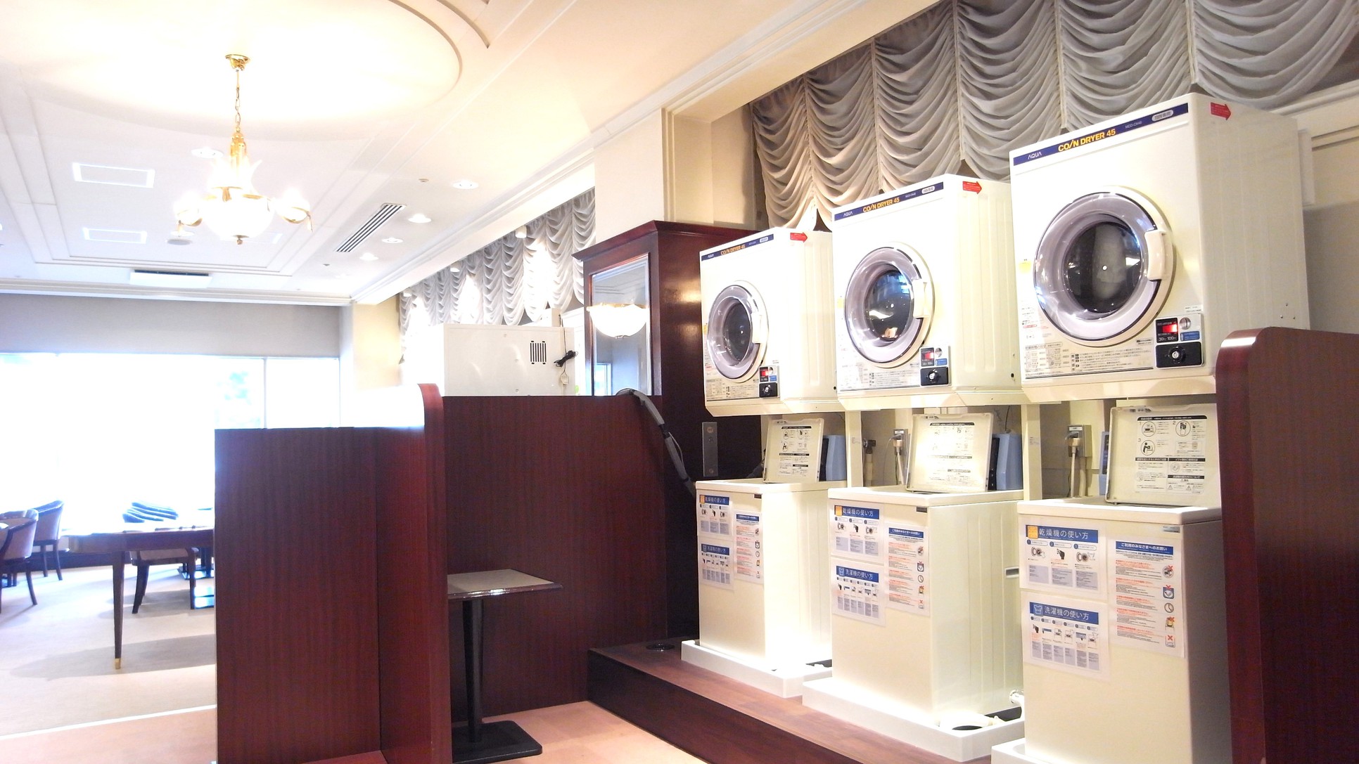 コインランドリー（1階）洗濯機・乾燥機を設置しています。