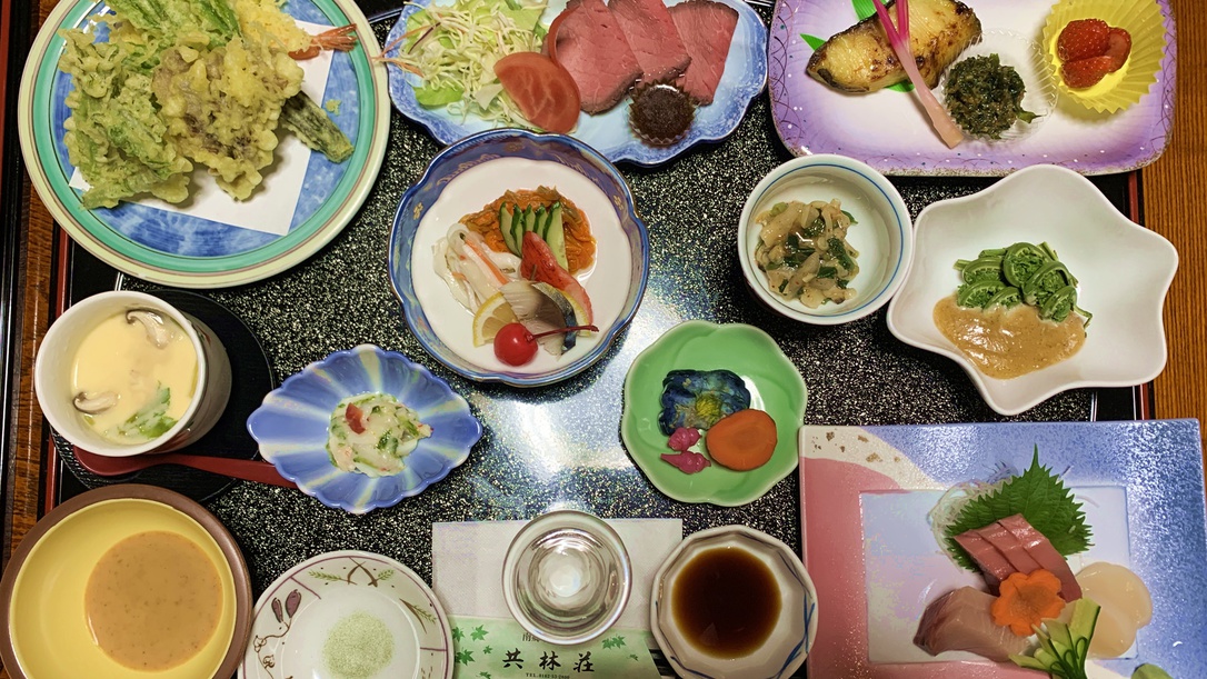 *夕食一例/旬の食材をふんだんに使用したお食事ご提供